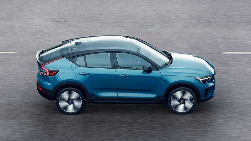 
            Вторым электрокаром Volvo стал купе-кроссовер C40
        