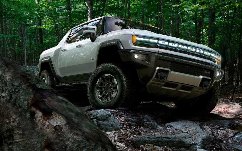 
            Первый экземпляр возрожденного Hummer продали за $2,5 млн
        