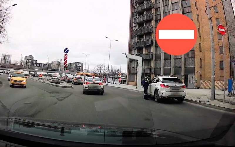 
            Водители пожаловались на ловушку с «кирпичом». Там дежурит ГИБДД
        