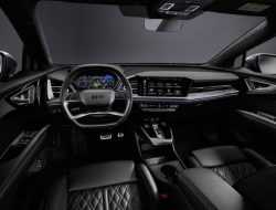 Дополненная реальность и голосовой помощник Audi: раскрыт салон Q4 e-tron