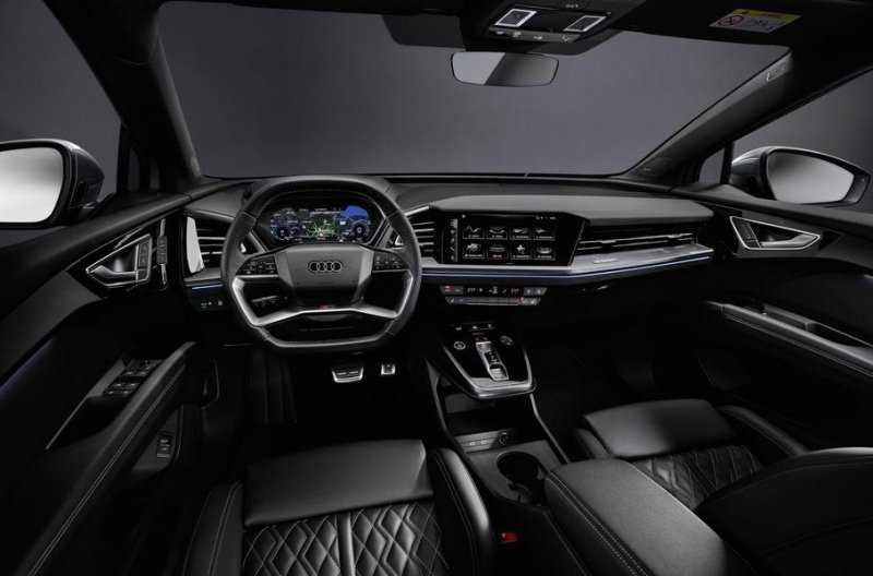 Дополненная реальность и голосовой помощник Audi: раскрыт салон Q4 e-tron