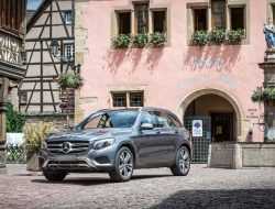 Mercedes отправит на сервис кроссоверы GLC в России