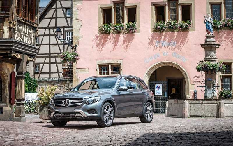 
            Mercedes отправит на сервис кроссоверы GLC в России
        