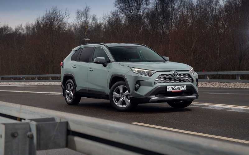 
            Базовые ценности. Тест-драйв Toyota RAV4 и Kia Sportage
        