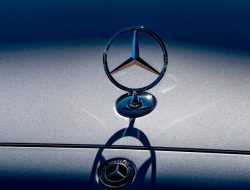 Mercedes отзовет 2,6 млн машин из-за проблем с программным обеспечением