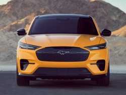 Электрический кроссовер Ford получит эмблему с подсветкой