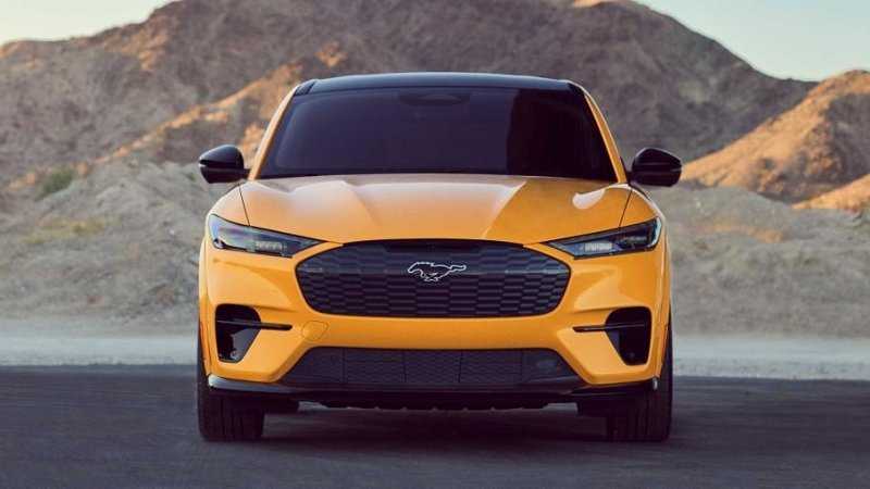 Электрический кроссовер Ford получит эмблему с подсветкой