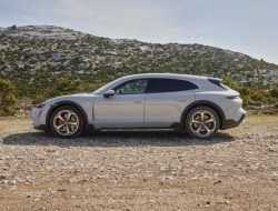 Электрическое кросс-купе Volvo C40, электроуниверсал Porsche Taycan Cross Turismo и автопилот третьего уровня от Honda: главное за неделю