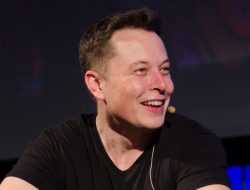 Илон Маск вспомнил Достоевского, комментируя кибератаку на Tesla