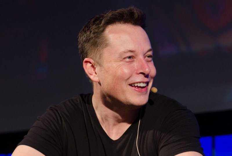 Илон Маск вспомнил Достоевского, комментируя кибератаку на Tesla