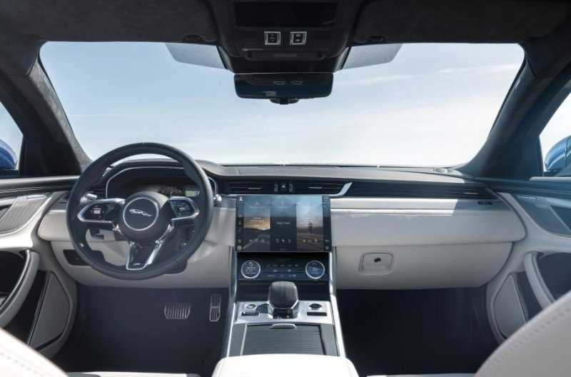 Jaguar открыл прием заказа на обновленный XF в России