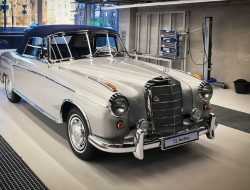 Коллекционный 62-летний Mercedes-Benz с небольшим пробегом продают в Москве за 14 миллионов рублей