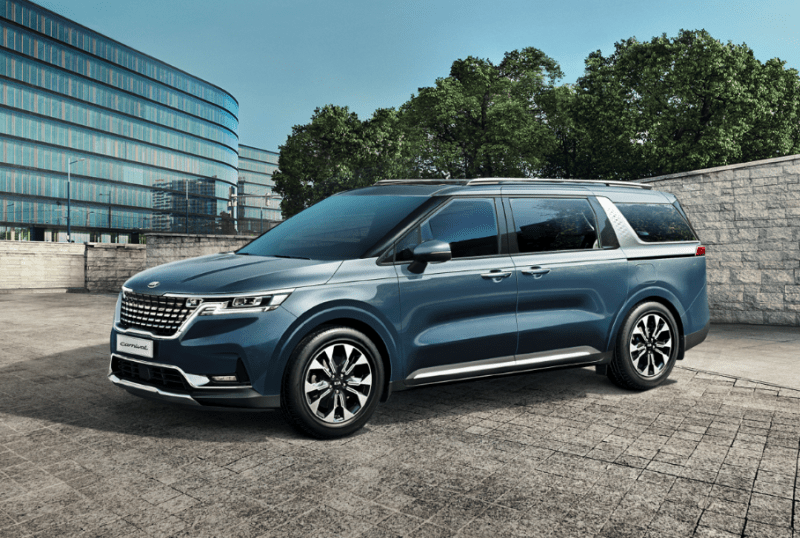 Кроссвэн Kia Carnival для России: объявлена дата премьеры