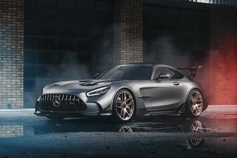 Мощнейший Mercedes-Benz украсили уникальными дисками за 20 тысяч долларов