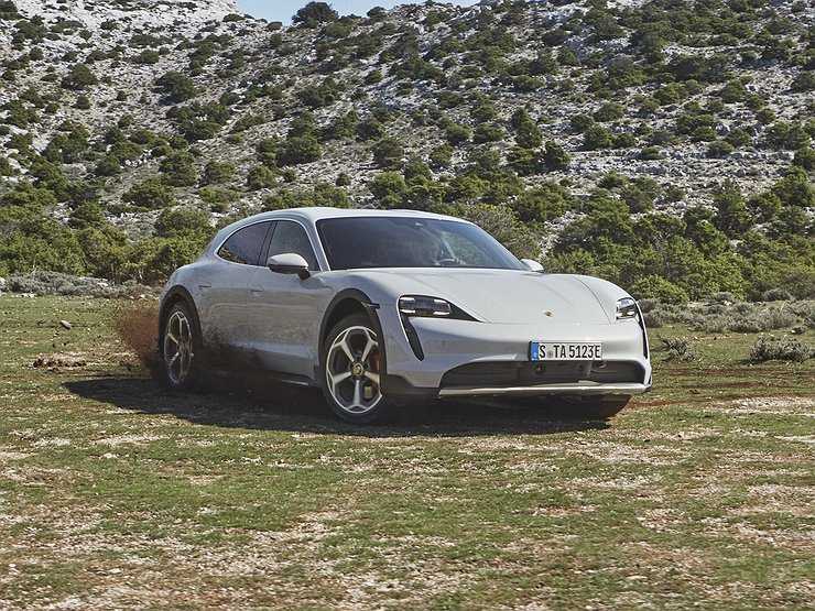 Названы российские цены на универсал Porsche Taycan