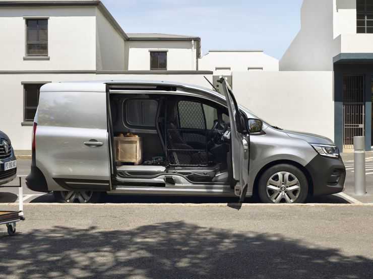 Новый Renault Kangoo удивил огромным дверным проемом