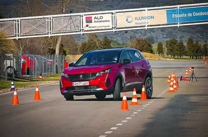 Peugeot 3008 после обновления стал хуже проходить «лосиный» тест
