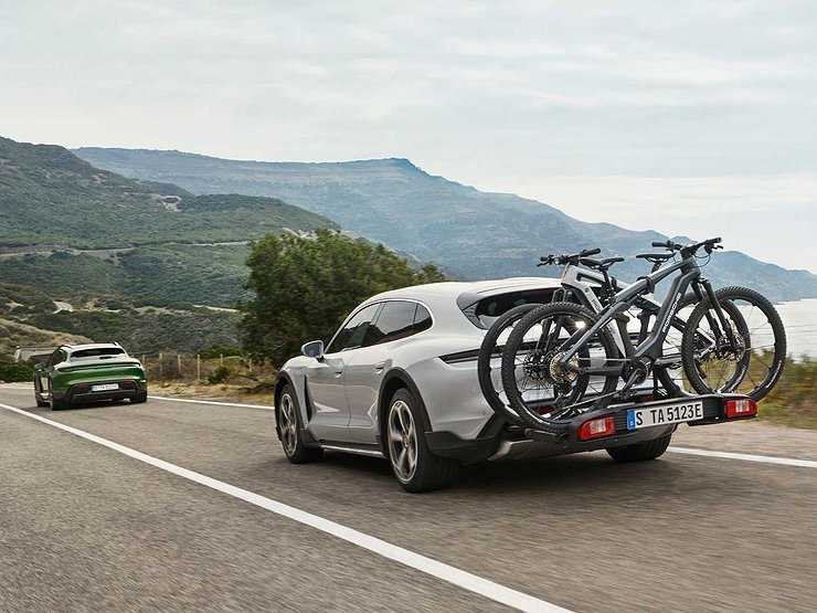 Porsche выводит на российский рынок новый кросс-универсал