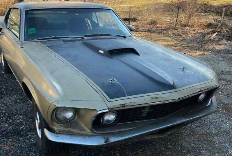 Посмотрите на Ford Mustang Mach 1, который провёл в гараже 40 лет. У него всё работает