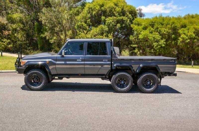 Посмотрите на шестиколесный Toyota Land Cruiser 70 стоимостью 11 млн рублей