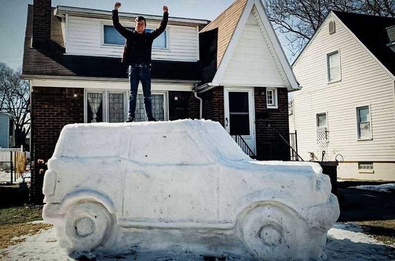 Посмотрите на снежную копию Ford Bronco в натуральную величину