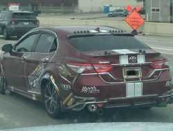 Посмотрите «очень спортивную» Toyota Camry, владелец которой переборщил с тюнингом