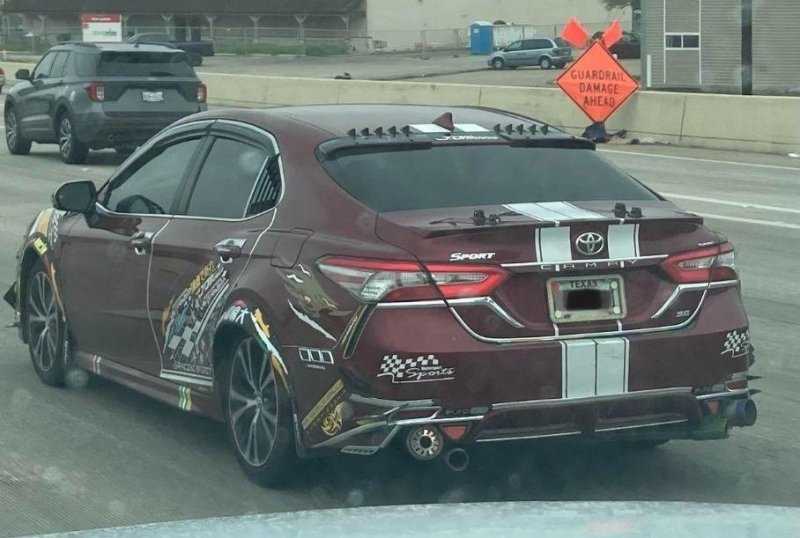 Посмотрите «очень спортивную» Toyota Camry, владелец которой переборщил с тюнингом
