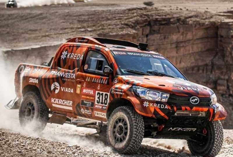 Раллийный Toyota Hilux продают по цене семи обычных пикапов
