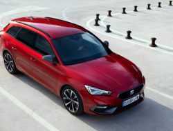 Seat защитил дизайн универсала Leon в России