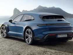 Суперуниверсал Porsche Taycan Cross Turismo оценили в рублях