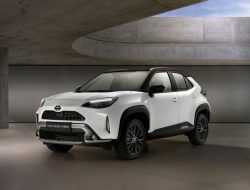 Toyota представила внедорожную версию Yaris Cross