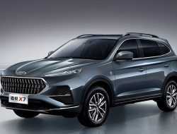 В России начались продажи новейшего кроссовера JAC S7