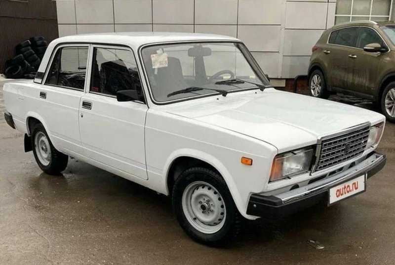 ВАЗ-2107, простоявший в гараже 13 лет, продают за миллион рублей