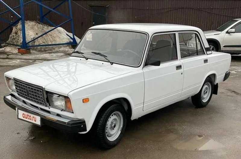 ВАЗ-2107, простоявший в гараже 13 лет, продают за миллион рублей