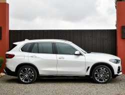 Владельцев новых BMW X5 пугают расслаивающимися шинами