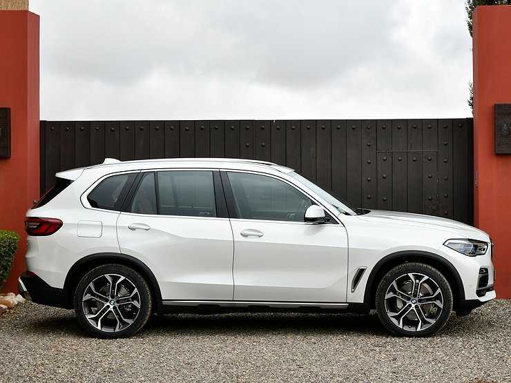 Владельцев новых BMW X5 пугают расслаивающимися шинами