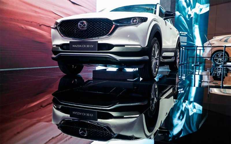 
            Кросcовер Mazda CX-30 превратили в электрокар
        