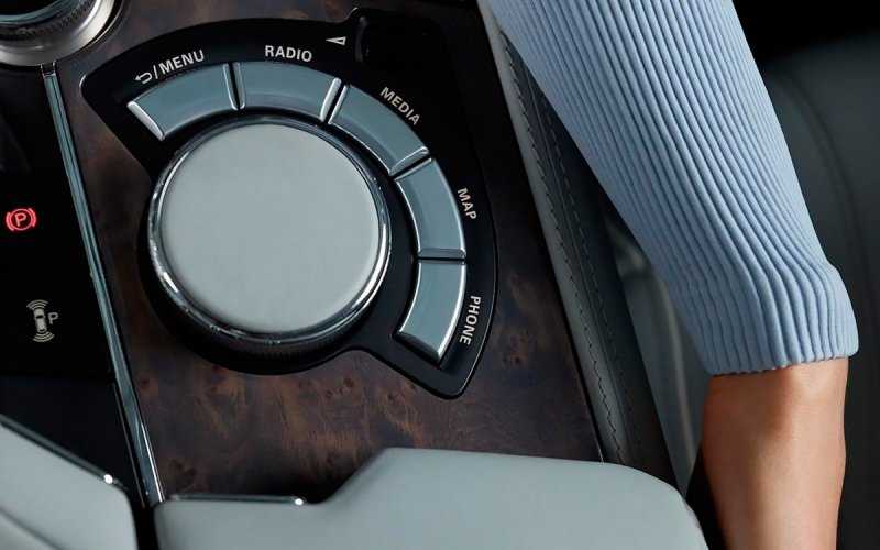 
            Aurus рассказал о медиасистеме люксового седана Senat
        