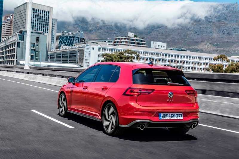 
            Volkswagen назвал российские цены на новый Golf
        