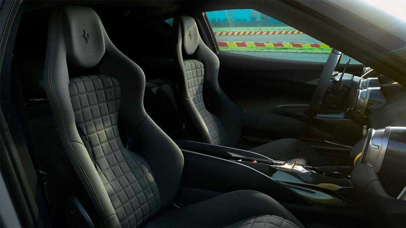 
            Ferrari показала суперкар с самым мощным мотором в своей истории
        