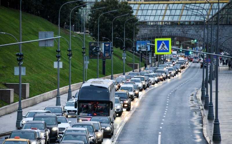 
            Водителям рассказали, что будет с пробками в дачный сезон-2021
        