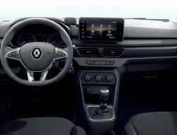 Renault показала салон нового бюджетного седана