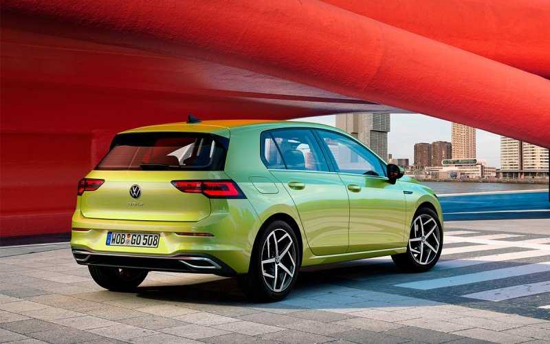 
            Volkswagen назвал российские цены на новый Golf
        