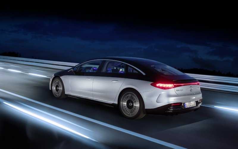
            Mercedes-Benz EQS: 350 сенсоров, автопилот и запас хода 770 км
        