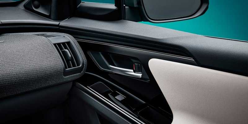 
            Toyota&nbsp;показала новый кроссовер размером с RAV4
        