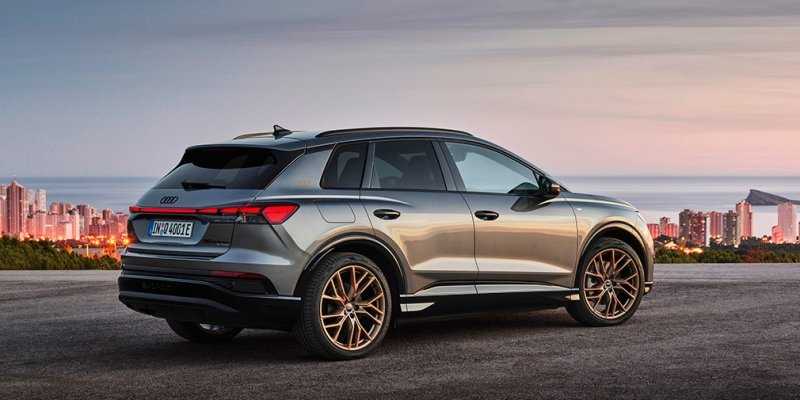 
            Audi представила новый кроссовер Q4 e-tron и его купеобразную версию
        