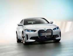 BMW заявила о мировом рекорде по продажам в 2021 году