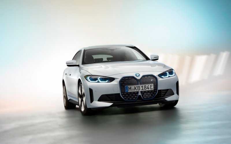 
            BMW заявила о мировом рекорде по продажам в 2021 году
        