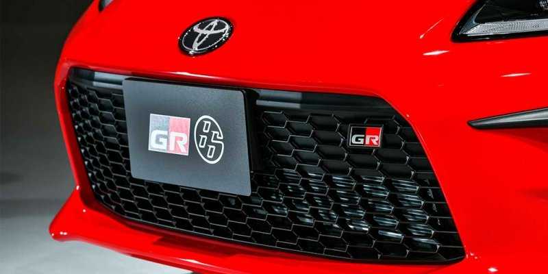 
            Спорткупе Toyota 86 получило более мощный мотор со сменой поколения
        