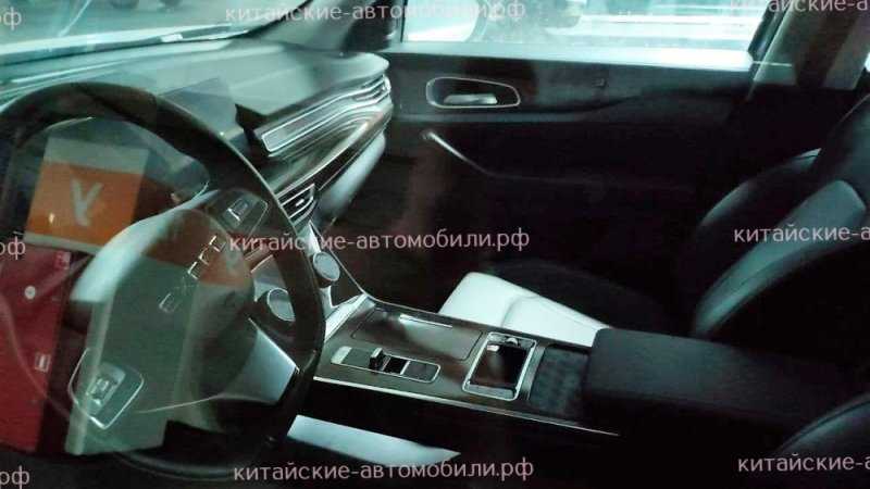 
            Новый премиальный кроссовер Chery сфотографировали в России
        